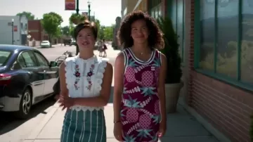 Stradivarius Stripe Denim Falda usada por Andi Mack (Peyton Elizabeth Lee) en Andi Mack S03E02