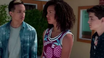 La robe ananas Adidas de Buffy Driscoll (Sofia Wylie) dans Andi Mack S03E01