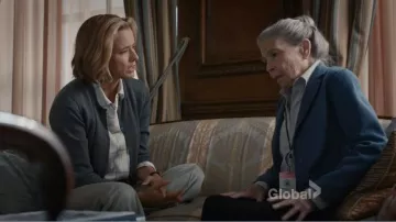 La Ligne Sisea Carreau de la fenêtre Vérifié en Satin de Soie Chemisier porté par Elizabeth McCord (Téa Leoni) Madame la Secrétaire d'S05E04
