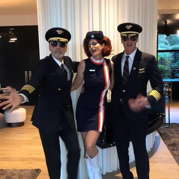 El traje de piloto aéreo de George Clooney en la cuenta de Instagram de @cindycrawford