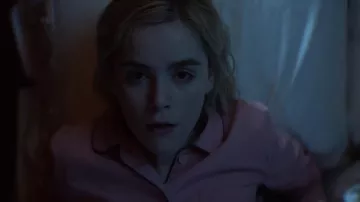 The pyjama pink Morgan Lane of Sabrina Spellman (Kiernan Shipka) in The New Adventures of Sabrina S01E01