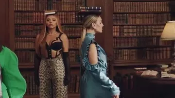 Black nude body of Jesy Nelson in the music video "Little Mix - Woman Like Me" ft. Nicki Minaj
