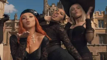 Cross chain necklace of Jesy Nelson in "Little Mix - Woman Like Me" ft. Nicki Minaj