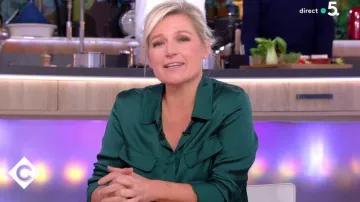 The green shirt satin Berenice of Anne-Elisabeth Lemoine in C to you of the 29.10.2018