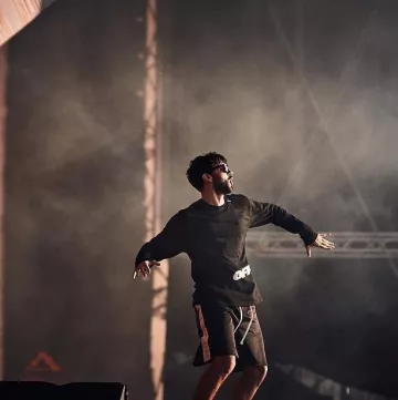 Sweat Oversize Design Bunk Off White worn by R3hab on the account instagram of @r3hab