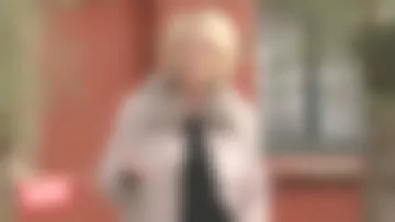 Le manteau à col fourrure porté par Sophie Davant dans l'émission Affaire Conclue du 29 octobre 2018