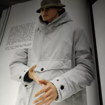 The wind jacket white Stone Island on a post-Instagram