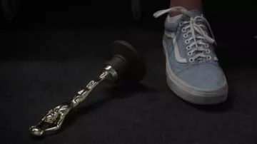 Vans Blue Shoes usado por Morgan (Kate McKinnon) como se ve en The Spy Who Dumped Me