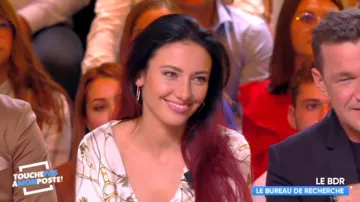 Le top cache cœur imprimé foulard de Delphine Wespiser dans Touche pas à mon poste du 24/10/2018