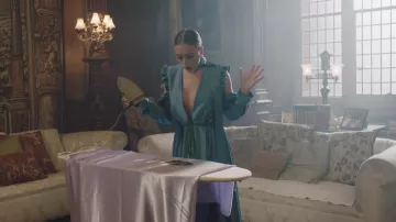 Blue dress of Perrie Edwards in "Woman Like Me" (Little Mix ft. Nicki Minaj)