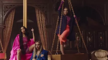 Baskets blanches de Perrie Edwards dans Little Mix - Femme Comme Moi (Vidéo Officielle) ft. Nicki Minaj