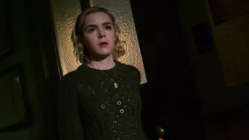 The sweater khaki Rag & Bone Sabrina Spellman (Kiernan Shipka) in The New Adventures of Sabrina S01E03