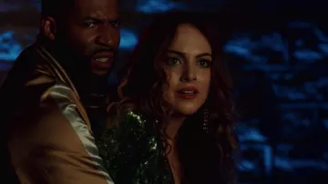 La robe verte à sequins Dundas de Fallon Carrington (Elizabeth Gillies) dans Dynastie S02E02