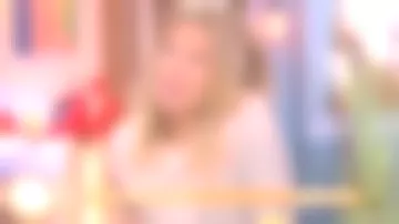 Le pull rose et gris de Agathe Lecaron dans La maison des maternelles du 16/10/2018