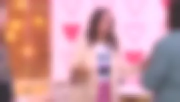 The T-shirt boring of Janane Boudili in I love you etc... the 31/10/2018