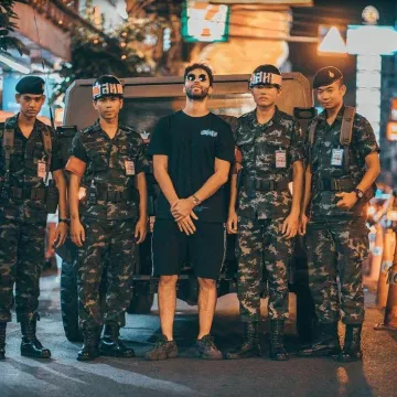 Zapatillas Adidas Yeezy 500 "utility Black" usadas por R3hab en su cuenta de Instagram (@r3hab)