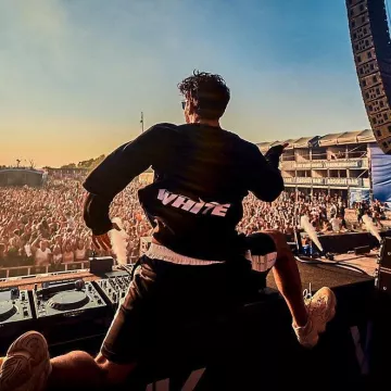 Zapatillas Adidas Yeezy 500 "rubor" usadas por R3hab en su cuenta de Instagram (@r3hab)