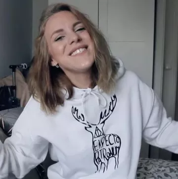 La sudadera con capucha de Emy LTR con ciervos en su cuenta de Instagram @emy_ltr