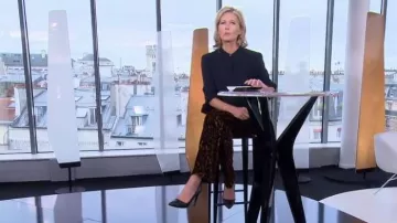 The brown pants of Claire Chazal in free Entry to the 30.10.2018