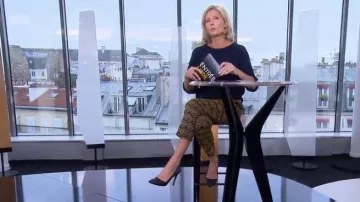 The pants have printed Claire Chazal in free Entry to the 25.10.2018