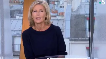 The navy blue jumper of Claire Chazal in free Entry to the 25.10.2018