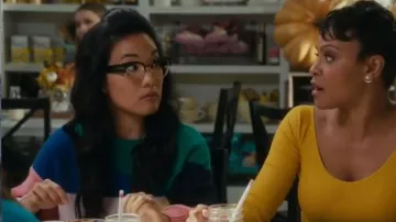 Colorblock chandail porté par Doris (Ali Wong) dans American Housewife (S3E5)