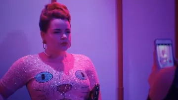 All light pink glitter pattern cat Di$count Tra$h Heather Chandler (Melanie Field) in Heathers S01E01