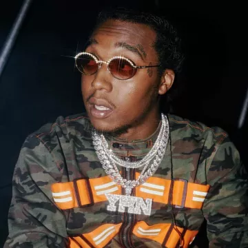 Les lunettes de soleil brillantes de Take Off sur son compte Instagram @yrntakeoff