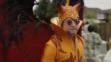 Gafas en forma de corazón con pedrería usadas por Elton John (Taron Egerton) en Rocketman
