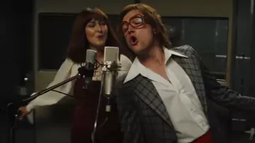 Les lunettes de vue marrons portées par Elton John (Taron Egerton) dans Rocketman