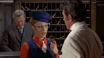 Anteojos de los años 60 usados por Freya Carlson (Sharon Tate) como se ve en The Wrecking Crew