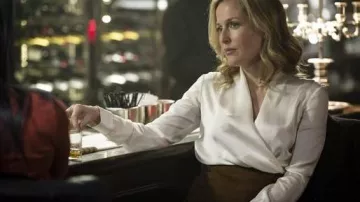 Wrap blouse shirt worn by Stella Gibson (Gillian Anderson) as seen in The Fall S01E04