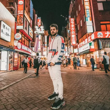 El par de Balenciaga Triple S que lleva Alok en la cuenta de Instagram @alok