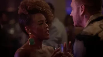 Pendientes de piedra cuadrada de Balenciaga usados por Tiana Brown (Serayah) como se ve en Empire S05E05