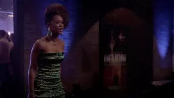 Área Emily Stretch Lamé Tube Minivestido usado por Tiana Brown (Serayah) como se ve en Empire S05E05