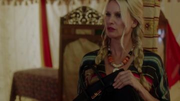 The handbag Birkin by Hermes of Alexis Carrington (Nicollette Sheridan) in Dynasty S02E04