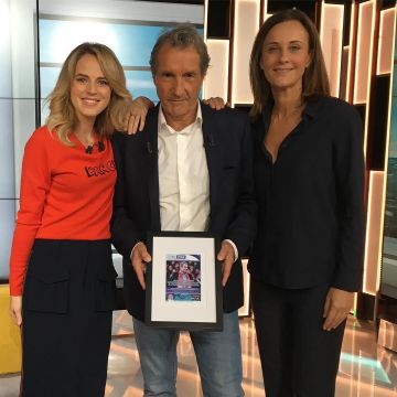 The straight Skirt slit up the front with pockets of Clear Arnoux to the account instagram @claire_arnoux