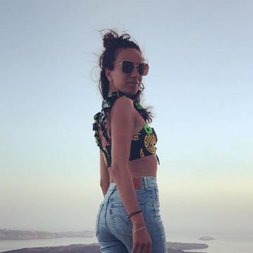 Pineapple Print Top Short de Janane Boudili en la cuenta de Instagram de @jananeboudili