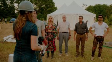 La robe tunique indienne Figue portée par Alexis Carrington (Nicollette Sheridan) dans Dynastie S02E04