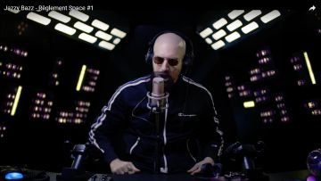 La veste Champion portée par Jazzy Bazz dans son clip Règlement Space #1