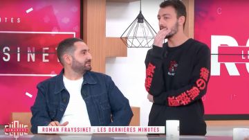 Le sweatshirt noir à calligraphie rouge de Roman Frayssinet dans Clique Dimanche du 7 octobre 2018