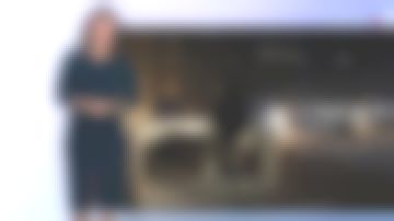 La robe noire à liserets de Anaïs Baydemir dans Météo 2 du 01/11/2018