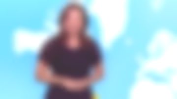 La Robe à empiècement dentelle de Anaïs Baydemir dans Météo 2 du 01/11/2018