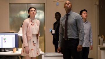 La robe à fleurs Wilfred portée par Nia Nal (Nicole Maines) dans Supergirl S04E04