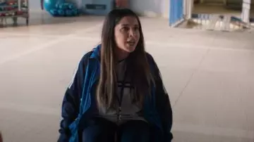 La veste Adidas d'Amanda (Leïla Bekhti) dans Le Grand Bain