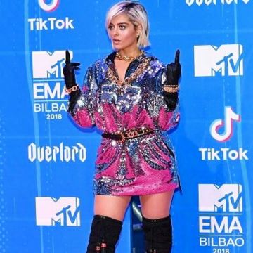 Le hoodie/robe à sequins de Bebe Rexha aux MTV EMA's 2018 de Bilbao