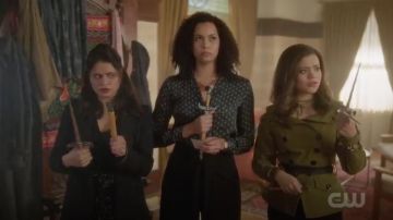 The shirt dark green printed Topshop range by Macy Vaughn (Madeleine Mantock) in Charmed S01E04