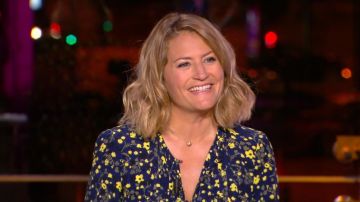 La robe imprimée de Astrid Bard dans Late Rugby Club du 25/10/2018