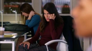 Laurel's plaid pants (Karla Souza) in How to get away with Murder S5E6