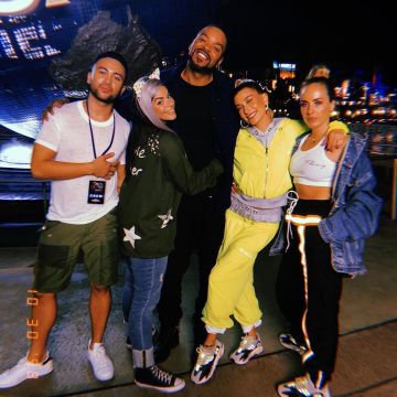 Jaune Pantalon porté par Hailey le Rhode Baldwin sur son Instagram account @haileybaldwin